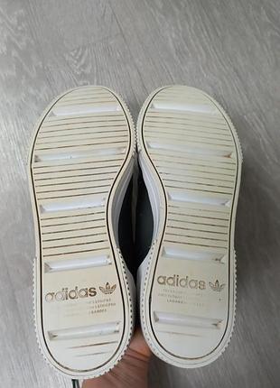 Жіночі кросівки adidas оригінал 10