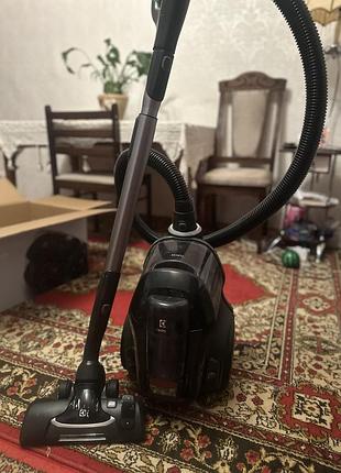 Пилосос electrolux pure c9