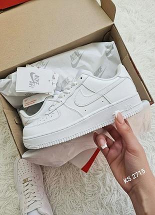 Жіночі класичні кросівки nike білі з натуральної шкіри шкіряні низькі на плоскій підошві платформі прошиті
