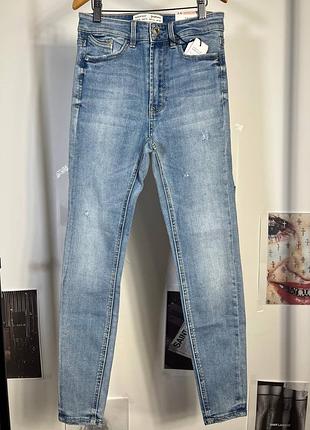 Stradivarius джинси skinny з потертостями та завищеною талією