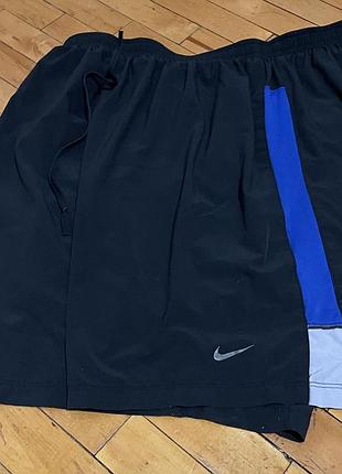 Спортивні шорти чоловічі nike чорні з синьою вставкою