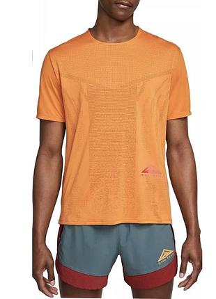 Чоловіча легесенька футболка nike trail розмір : s - м