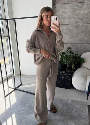 Костюм loro piana нейтральные цвета брюки и кофта