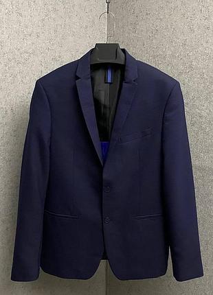 Чоловічий синій піджак від бренду zara man