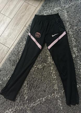 Спортивные штаны