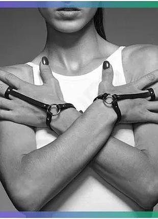 Браслет на зап'ястя та палець maze bijoux indiscrets чорний шкіряний веганський для стильного образу sku_tanga_vendorcode_для