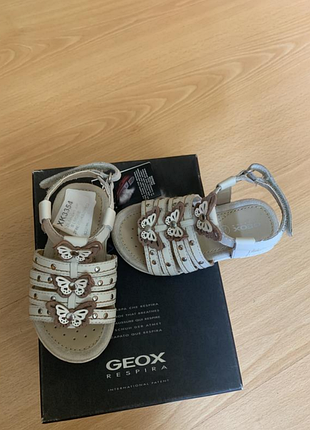 Босоніжки для дівчаток geox білі, розмір 21