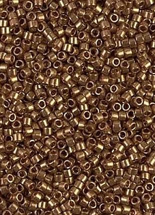Db-115 бисер miyuki delica beads 11/0 (прозрачное сиреневое основание с темно-золотым напылением)