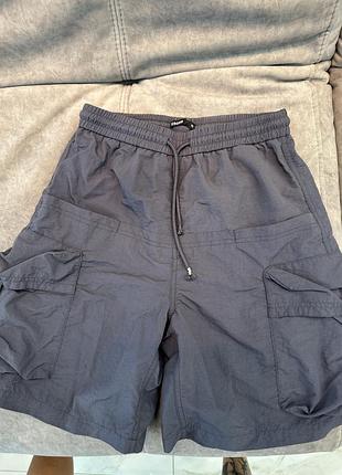 Шорти жіночі сірі подовжені з кишенями