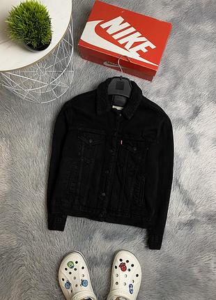 Чоловіча шерпа чорного кольору levis утепленна на хутрі xs розмір джинси 501 505 511