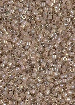 Db-1731 бисер miyuki delica beads 11/0 (радужный бежевый)