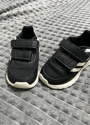 Кросівки для хлопчика adidas чорні з білими смужками