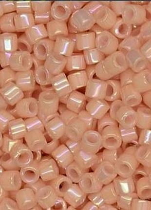 Db-207-1 бисер miyuki delica beads 11/0 (натуральный персиковый с радужным напылением)