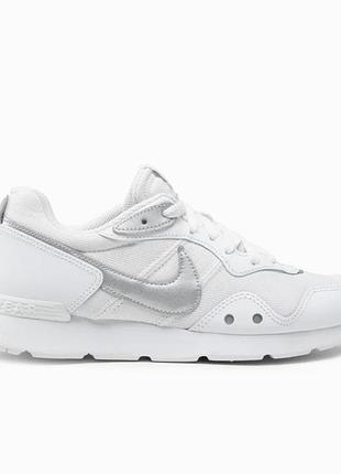 Кросівки nike venture runner білі