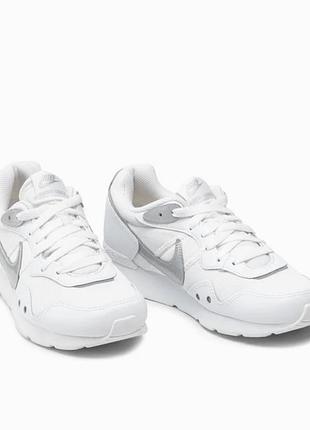 Кросівки nike venture runner білі 4
