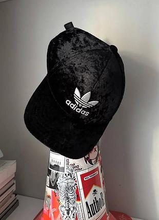 Велюрова кепка adidas