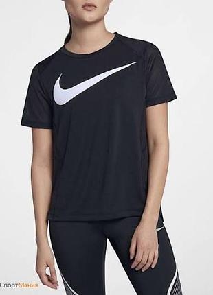 Футболка жіноча nike чорна