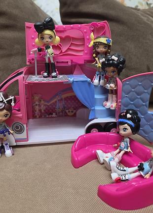 Игровой набор mattel kuu kuu harajuku tour bus (тур-автобус трансформер) с 6 куклами