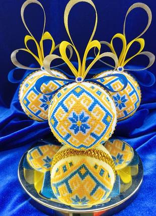 Новорічні іграшки вишиті кулі