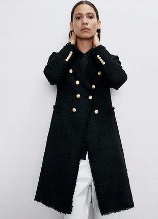 Черное фактурное твидовое пальто zara с золотыми пуговицами, размер