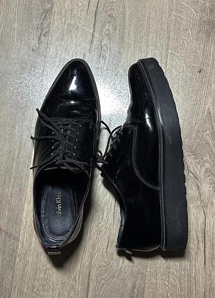 Оксфорди жіночі calvin klein лаковані чорні, розмір 37.5