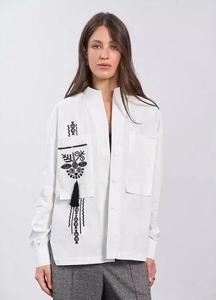 Женская рубашка оверсайз с вышивкой и съемной кисточкой rica mare mkrm4352