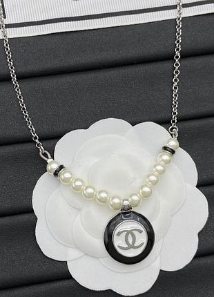 Кольє chanel з перлами та круглим кулоном cc преміум'якість