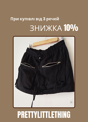 Чорна міні спідниця карго prettylittlething