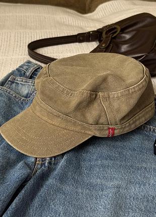 Утеплена кепка кольору хакі levi’s розмір л