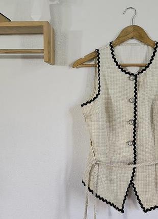 Жилет в стилі chanel зав'язки позаду