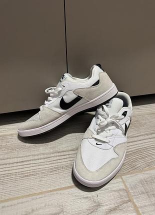 Кросівки nike білі з чорним