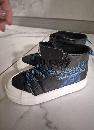 Черевики для хлопчика h&m black panther чорні 26 розмір