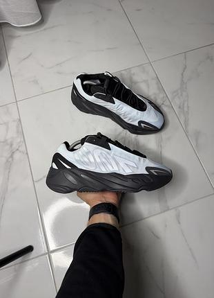 Оригінальні кросівки adidas yeezy boost 700 mnvn bone black 42 р.