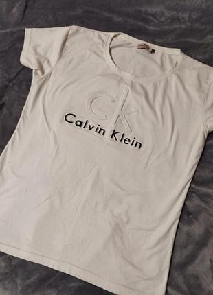 Футболка жіноча calvin klein біла з логотипом