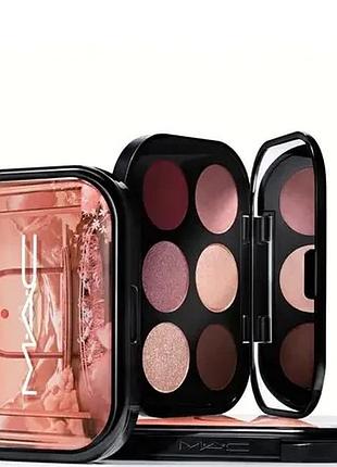 Лимитированная палетка теней embedded in burgundy mac connect in colour eye shadow palette