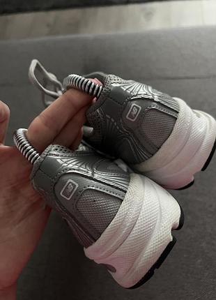 Легкі кросівки new balance 740 4
