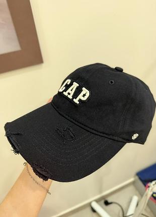 Бейсболка унісекс gap чорна з вигнутим козирком