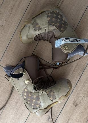Снігові чоботи burton
