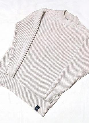 Жіночий  в'язаний светр у рубчик від бренду pull & bear.