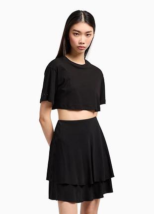 Укороченная футболка armani exchange со стразами