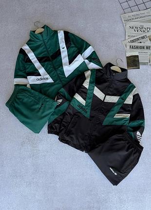 Стильный спортивный костюм adidas