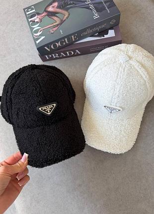 Теплі кепки барашки prada