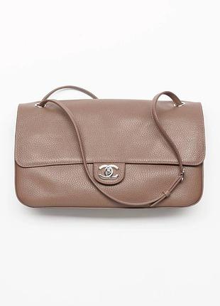 Коричнева сумка велика chanel maxi flap bag light brown