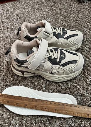 Продам кросівки р33