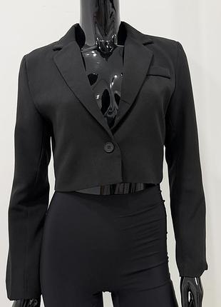 Чорний укорочений піджак zara