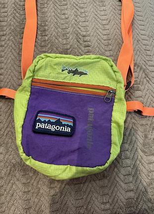 Сумка-месенджер унісекс patagonia салатова з фіолетовим