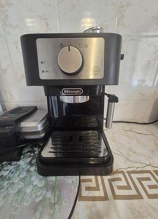 Продам кофеварку, пользовались 3 мес.