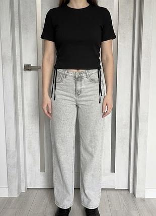 Джинси сірі гарно тягнуться