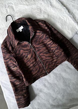 Жакет в анималистическом стиле zara