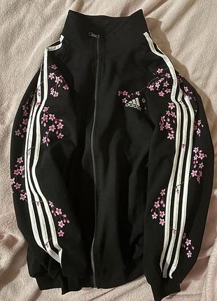 Вітровка жіноча adidas чорна з квітковим принтом